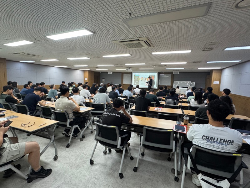 안전보건공단 강원지역본부(본부장 안성환)는 29일 강원도경제진흥원에서 관내 밀폐공간 보유 사업장과 지자체 관계자 90여명이 참석한 가운데 ‘하절기 질식재해 예방 교육’을 실시했다./안전보건공단 강원지역본부