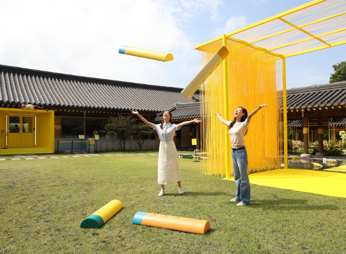 "한옥에서 만나는 따뜻한 환대"...동서식품, 경주서 '맥심가옥' 특별 체험공간 운영
