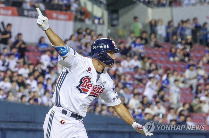 '완전 다른 사람' 두산 안재석, 17년 만 1차 지명의 가치 증명...타율 0.400 폭발적 활약
