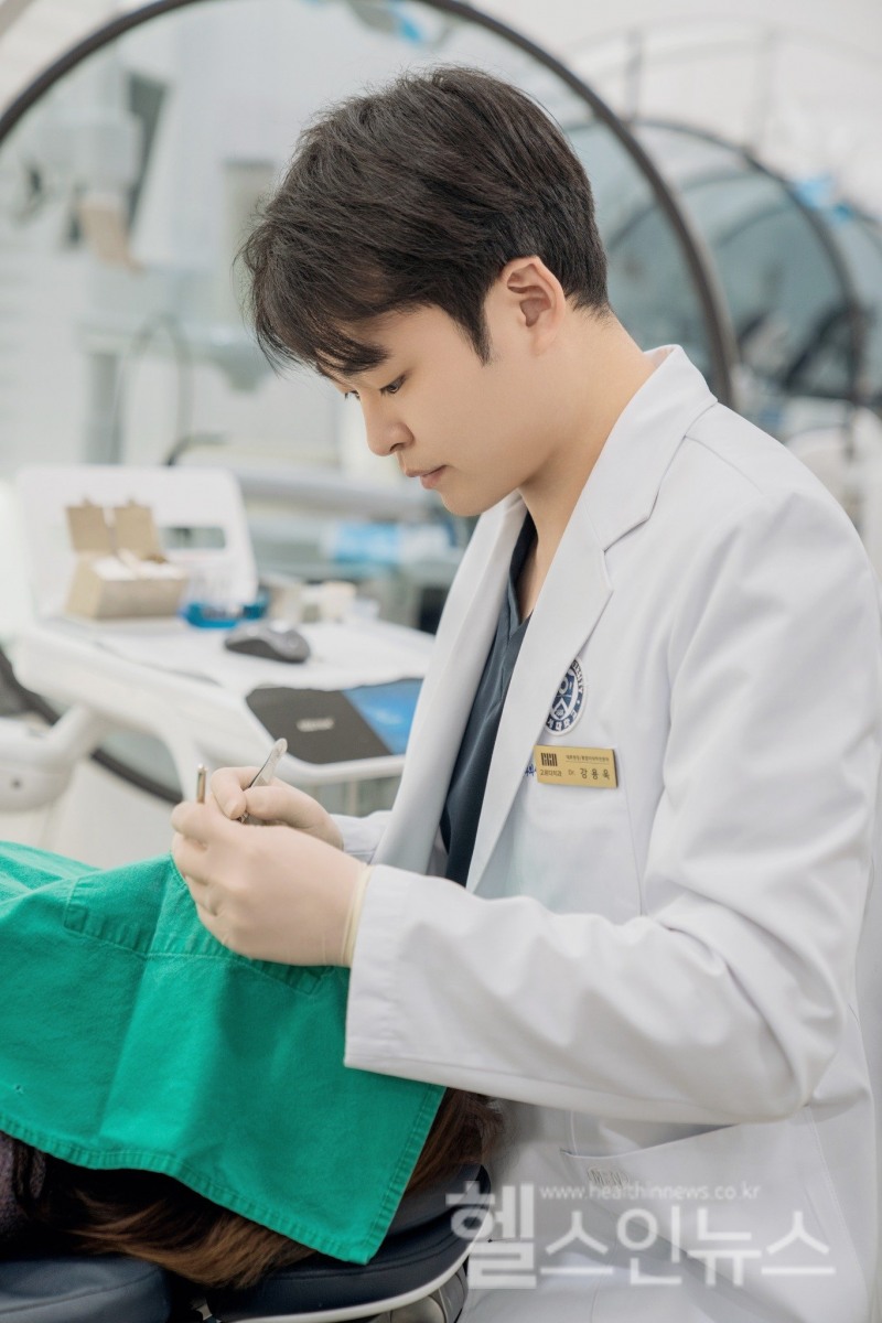 고르다치과의원 부산점 강용욱 대표원장