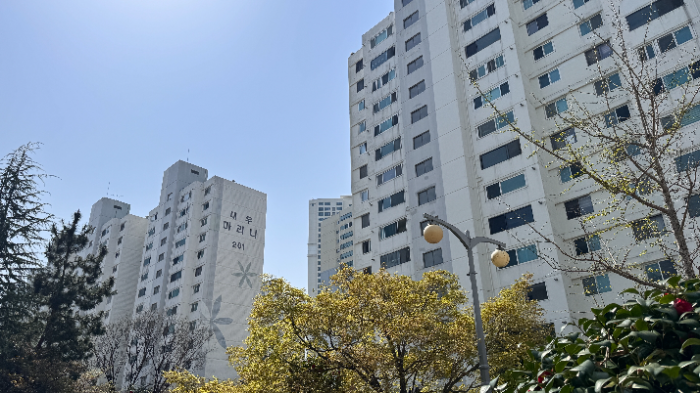 부산 해운대구 우동 일대에서 진행중인 대우=마리나 1·2차 재건축사업(사진)에 신영부동산신탁이 토지신탁 참여의향서를 제출했다.