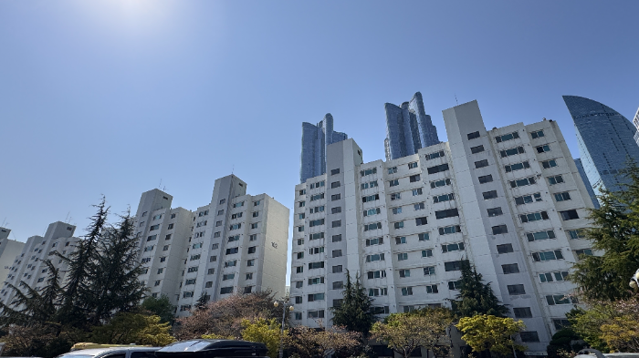 부산 해운대구 우동 일대에서 진행중인 대우=마리나 1·2차 재건축사업(사진)에 신영부동산신탁이 토지신탁 참여의향서를 제출했다.