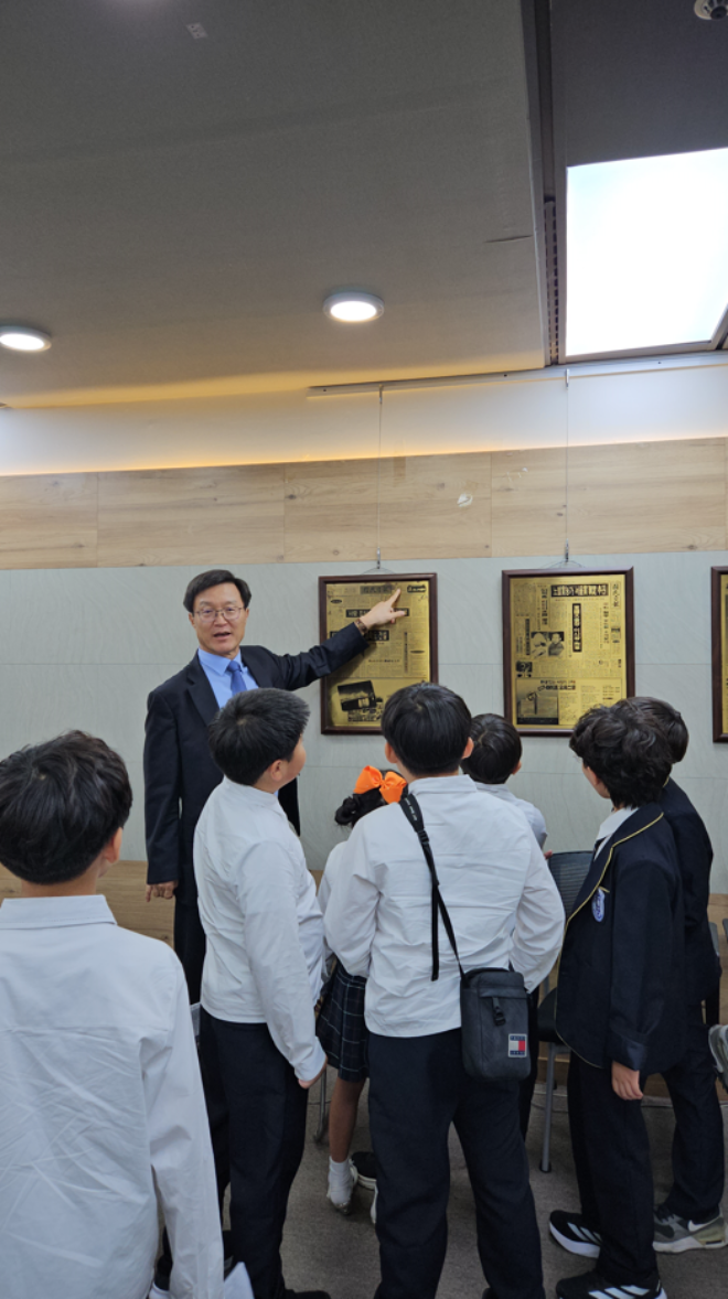 국제혁신영재사관학교(이사장 오두환)가 지난달 27일 국민일보 직업탐방을 진행하고 있다.