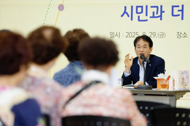 주민들과 소통하고 있는 이동환 고양특례시장