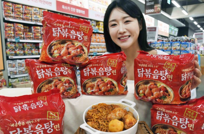 홈플러스, 업계 단독 ‘하림 닭볶음탕면’ 출시 (홈플러스 제공)