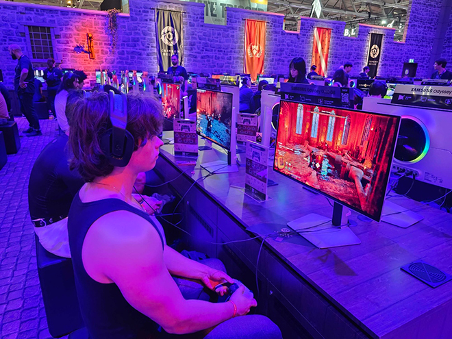 '게임스컴 2025'에서 '붉은사막' 오픈월드 데모 버전 시연회가 진행 중이다. 사진 제공 : 펄어비스