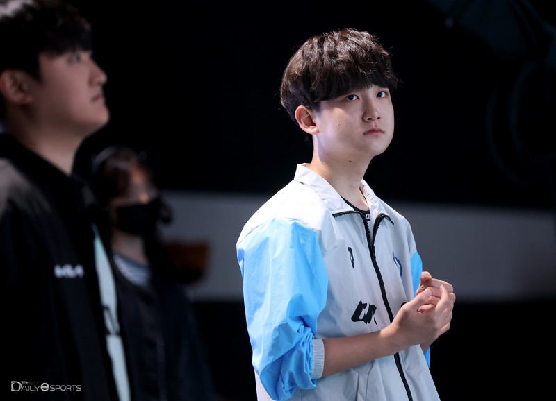 디펜딩 챔피언 고원재가 가장 먼저 16강 진출에 성공했다.