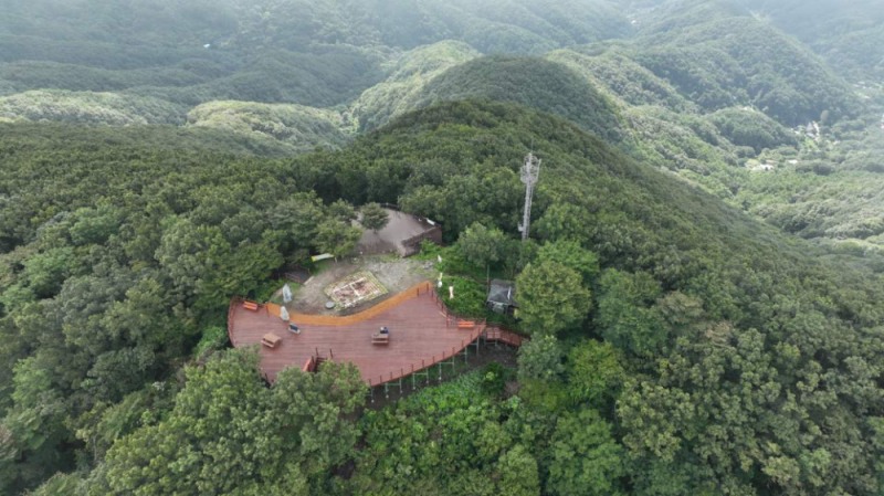 아산시, 광덕산 정상 쉼터 조성...안전한 시민 휴식공간 마련