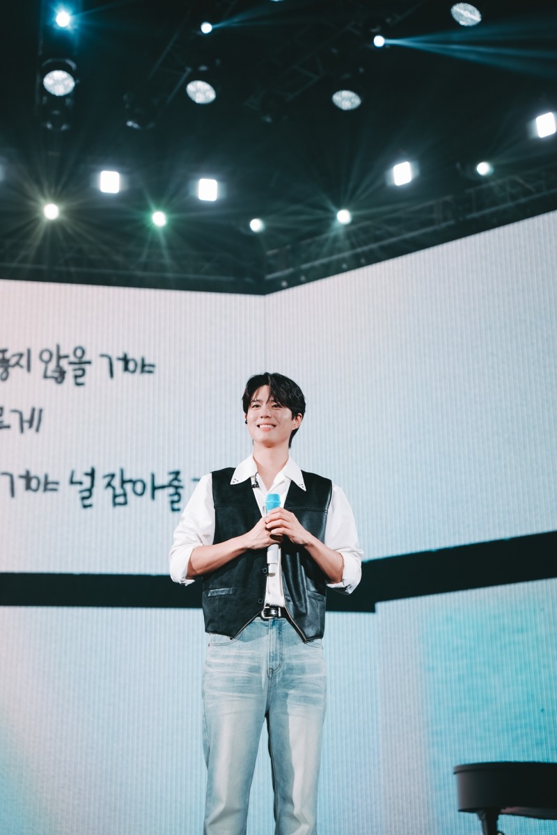 박보검, 홍콩과 자카르타 단독 팬미팅 투어 성료…현지 팬들과 교감