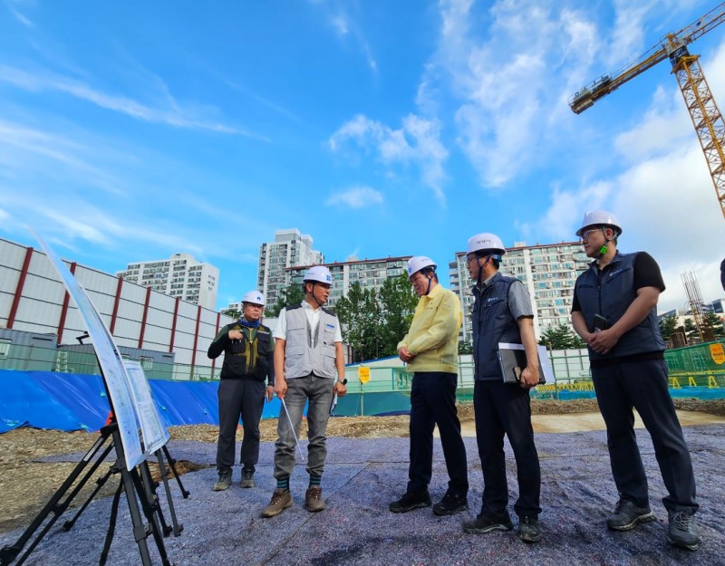 최대호 안양시장, 평촌도서관 건립 현장 방문