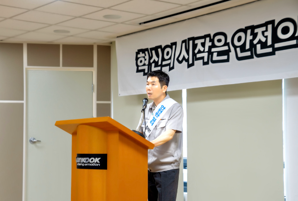 한국타이어앤테크놀로지 안종선 사장의 담화문 발표 모습. ⓒ 한국타이어앤테크놀로지