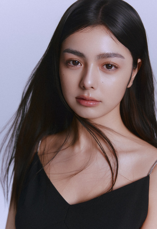 ‘멕시코 출신’ 신예 아이사, 데뷔 전부터 952만 뷰를 기록한 ‘화제성 스타’