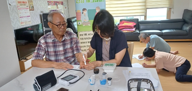 경주시, 경로당 건강동아리 참여 어르신 대상 건강체크 데이 운영 (경북 경주시 제공)