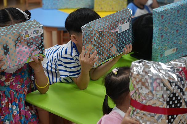 대한사회복지회 x 카카오 같이가치 x 유한킴벌리 캠페인을 통해 위시리스트 생일 선물을 받은 아이들