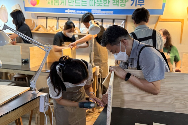 코레일네트웍스, 자원순환 가치 확산 및 환경보호 위한 ‘업사이클링 가구 제작’ 활동 진행