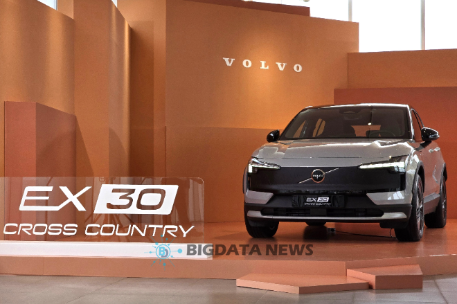 볼보자동차코리아가 4일 서울 용산구 볼보차 전시장에서 공개한 EX30 CC 전면 모습 =성상영 기자