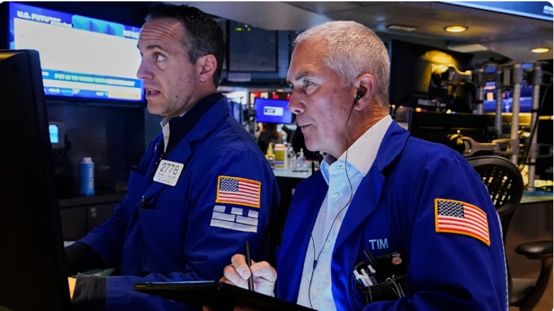 대형주 위주의 S&P500지수가 4일(현지시간) 금리인하 기대감에 사상 최고치를 기록하는 등 뉴욕증시 3대 지수가 일제히 올랐다. 사진=로이터통신, 연합뉴스