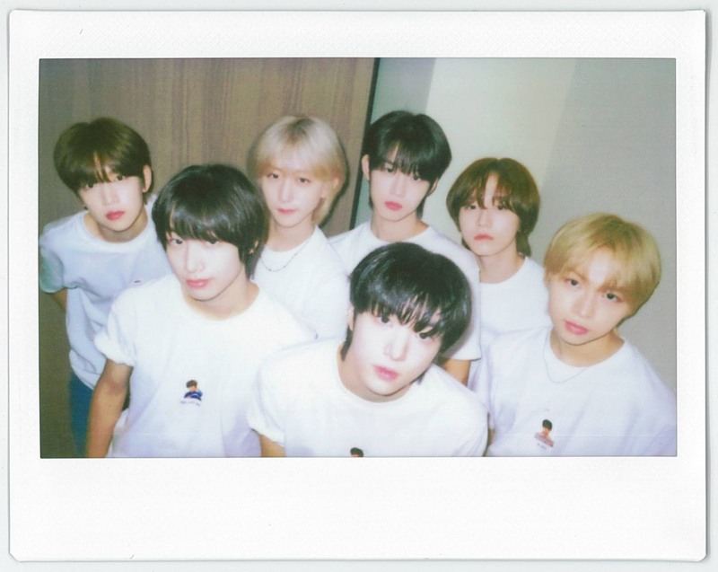 아이딧, 데뷔 쇼케이스 포스터 공개…청량부터 청순까지 다잡은 ‘퍼펙트 청량美’ 비주얼