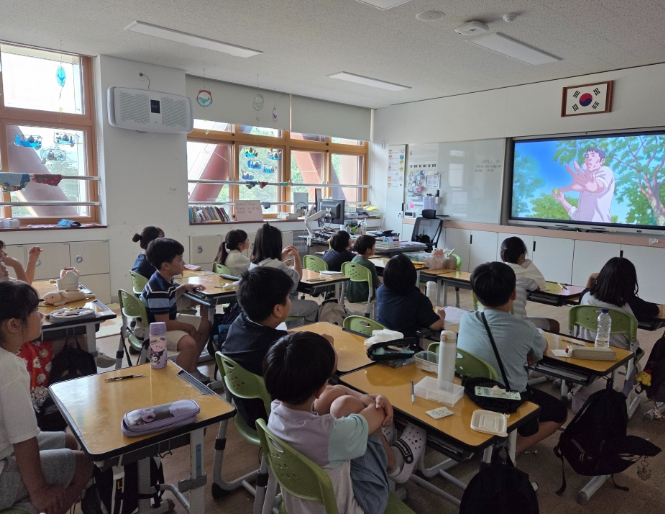 옥천군청소년상담복지센터 영화치료 집단상담 호응 (충북 옥천군 제공)