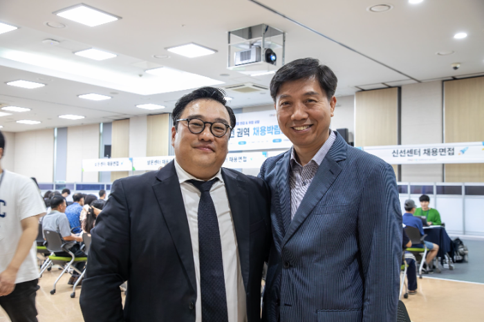 쿠팡, 인천45센터 오픈 맞춰 대규모 채용박람회 개최… 700여 명 몰려