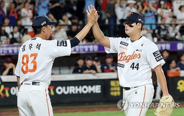 '위기가 기회' 한화 김서현 프로 첫 30세이브, 구대성·정우람과 어깨 나란히