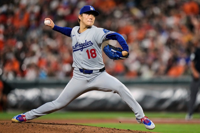 역투하는 야마모토. 사진(볼티모어 AP=연합뉴스)