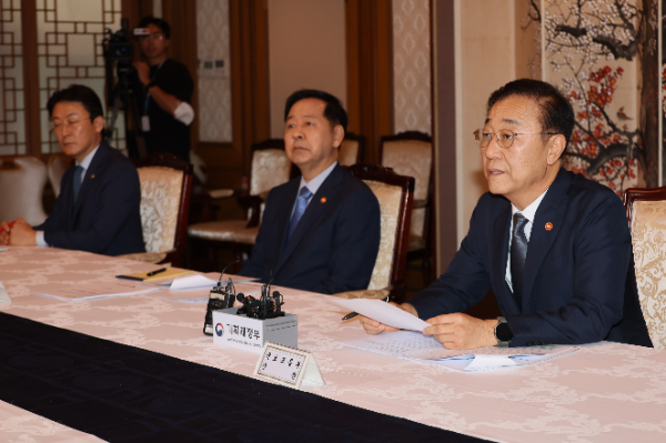 김윤덕 국토교통부 장관이 7일 서울 종로구 정부서울청사에서 열린 부동산관계장관회의에서 발언하고 있다.