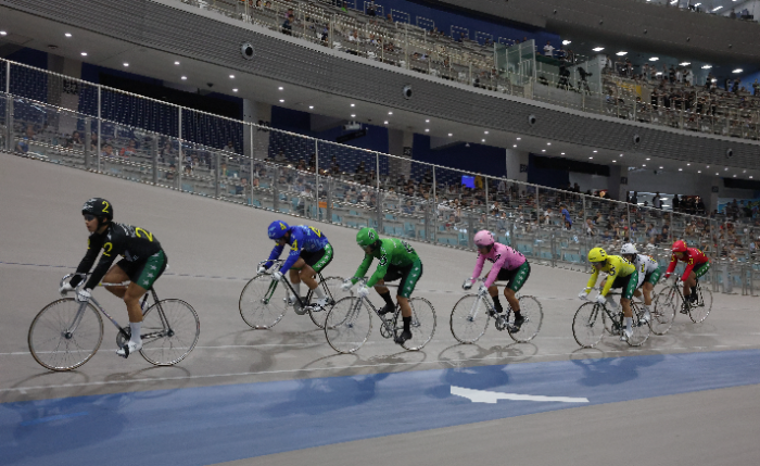 광명스피돔에서 선수들이 경주를 펼치고 있다