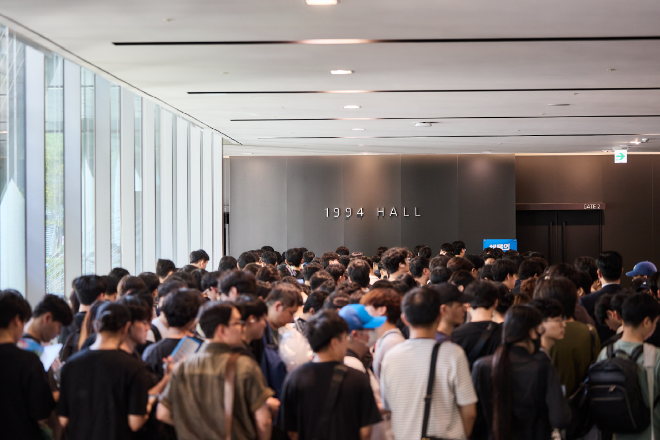 지난 6일과 7일 2025년 채용형 인턴십 '넥토리얼' 채용 설명회가 열린 경기 성남시 분당구 넥슨 사옥에 구직자가 몰려든 모습 ⓒ넥슨
