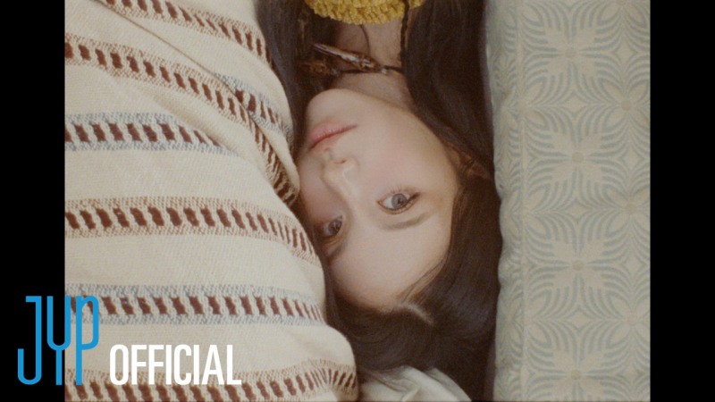 트와이스 채영, 타이틀곡 ‘SHOOT (Firecracker)’ 뮤직비디오 티저 첫 공개…14초 짤막한 순간에도 느껴지는 채영 취향