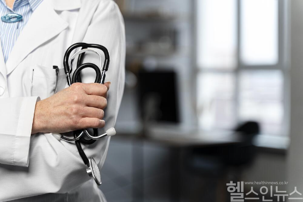 병원들이 외주 마케팅의 한계를 넘기 위해 실무자 중심의 1:1 맞춤 교육에 나서고 있다. (이미지 제공=클립아트코리아)