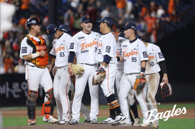 한화, 폭우 뚫고 롯데 9-1 대학살...와이스 15승에 팬들 "이제 진짜 우승 가능하겠네"