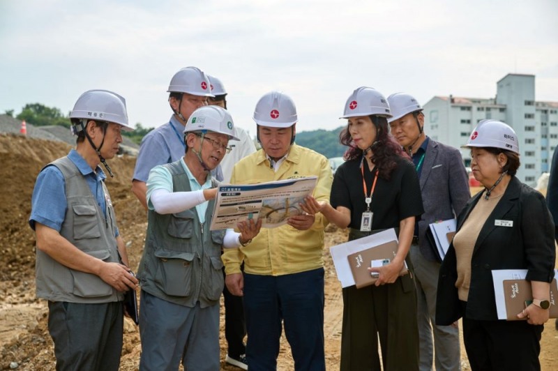 오세현 아산시장, 용화체육공원 점검…"시민 위한 명품공원, 차질 없이 추진" 당부