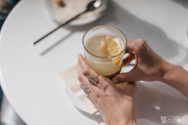 최근에는 카페에서도 생강을 활용한 다양한 레시피의 음료들이 출시되고 있다. (클립아트코리아)