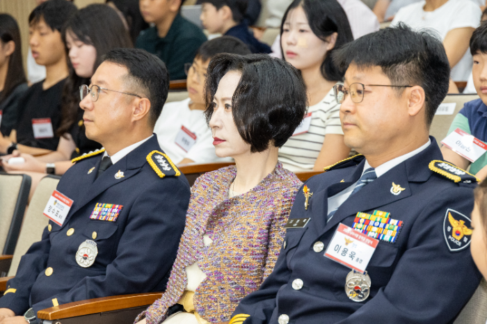 전달식에 참석한 롯데장학재단 장혜선 이사장