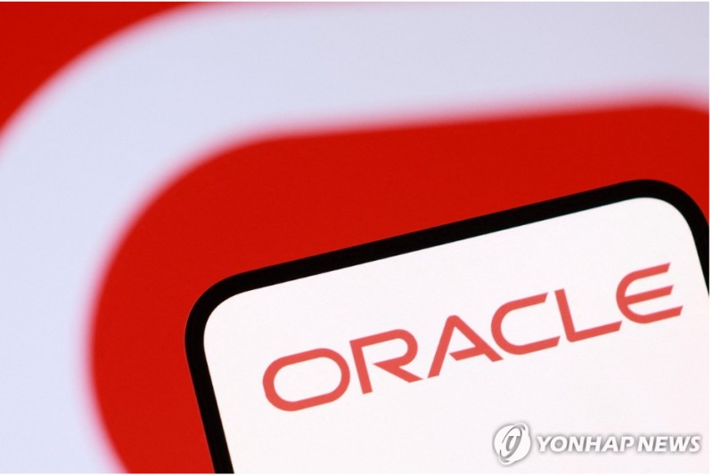데이터베이스 소프트웨어 기업 오라클 주가가 10일(현지시간) 폭등한 영향으로 반도체주들이 일제히 급등했다. 사진=오라클 로고, 로이터통신, 연합뉴스