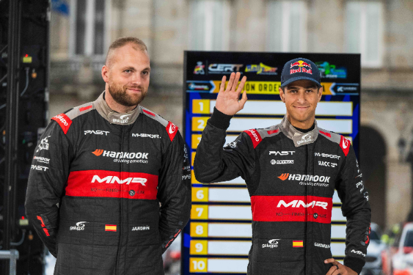 (왼쪽부터) 얀드린 로페즈 - 힐 멤브라도 (PAST 레이싱팀)