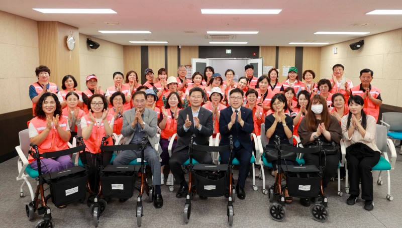 거동이 불편한 어르신을 위한 보행보조기구