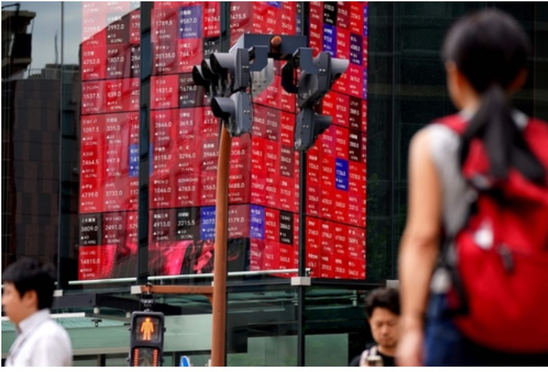 니케이225지수가 11일 1.22% 상승하며 이틀 연속 사상 최고가를 경신했다. 소프트뱅크그룹 주가는 무려 10% 가까이 급등했다. 사진=AFP, 연합뉴스