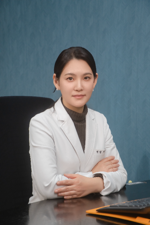 아르노피부과 서현이 원장