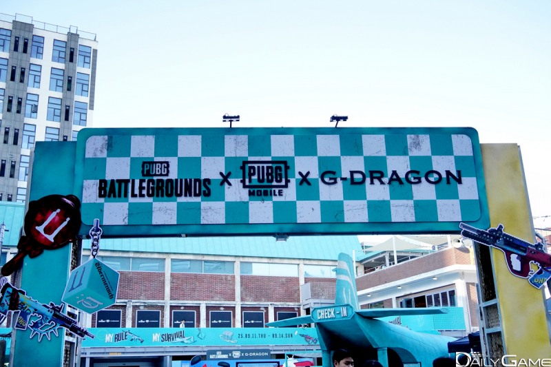 '펍지 성수'에서 지드래곤 컬래버 전시회가 막을 올렸다.