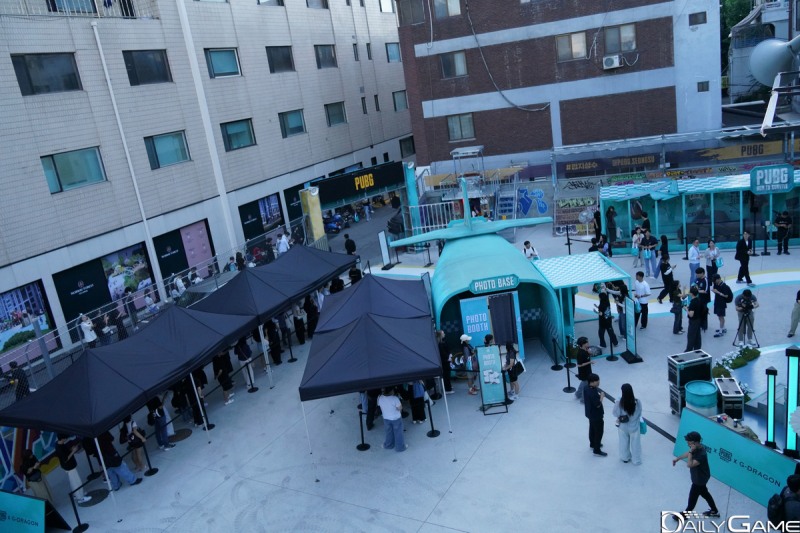 첫 날 많은 관람객들이 행사장을 찾아 이벤트를 즐겼다.