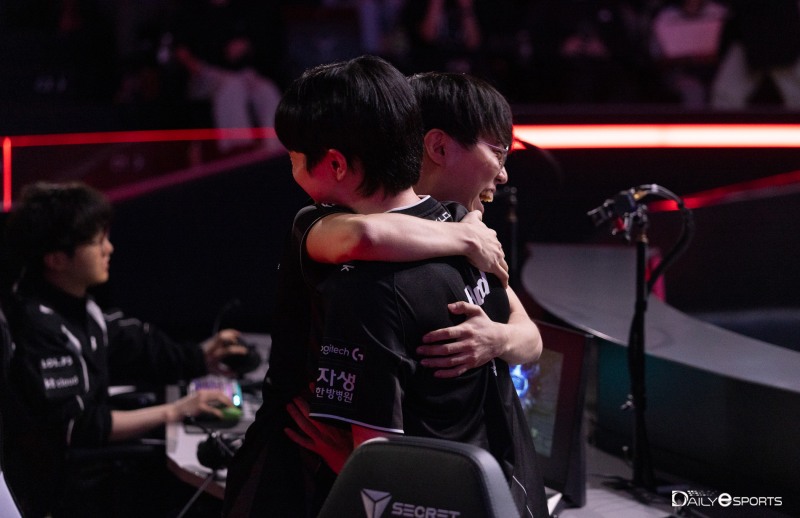 '대이변' kt, 거함 젠지 3대2 격파...롤드컵 확정