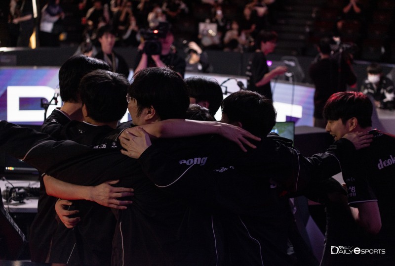 '대이변' kt, 거함 젠지 3대2 격파...롤드컵 확정