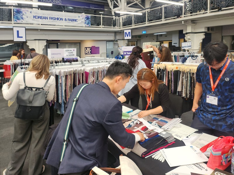 런던 텍스타일 페어 경기도 공동관