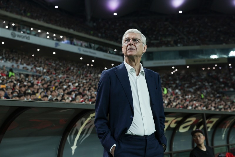 FC 스피어를 이끈 아르센 벵거 감독(제공=넥슨).