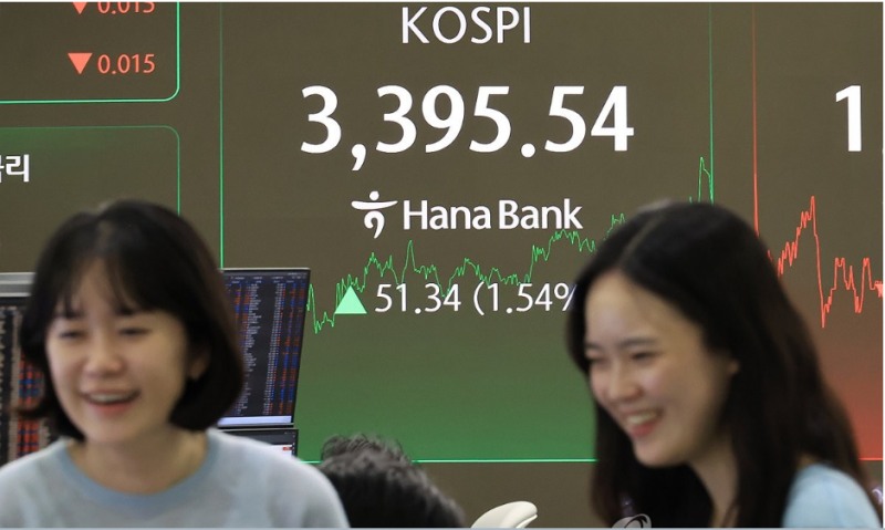 코스피지수가 최고가 경신을 이어가고 있는 가운데 상장 10개 종목 가운데 1개 종목이 52주 신고가를 기록했다. 사진=연합뉴스