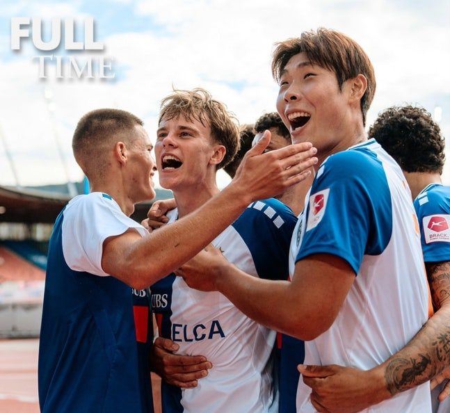 동료들과 승리를 기뻐하는 이영준(맨오른쪽) / 사진=그라스호퍼 SNS 캡처. 연합뉴스