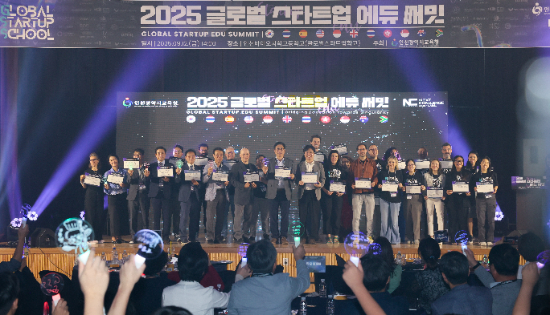 도성훈교육감이 글로벌스타트업학교에서 열린 ‘2025 글로벌 스타트업 에듀 써밋에 참석하고 있다.