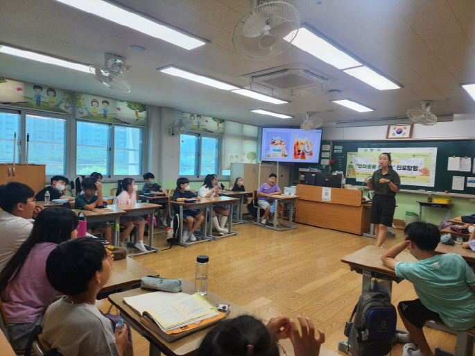 구리시, 초등생 대상 '찾아가는 반려동물훈련사 진로탐험' 운영